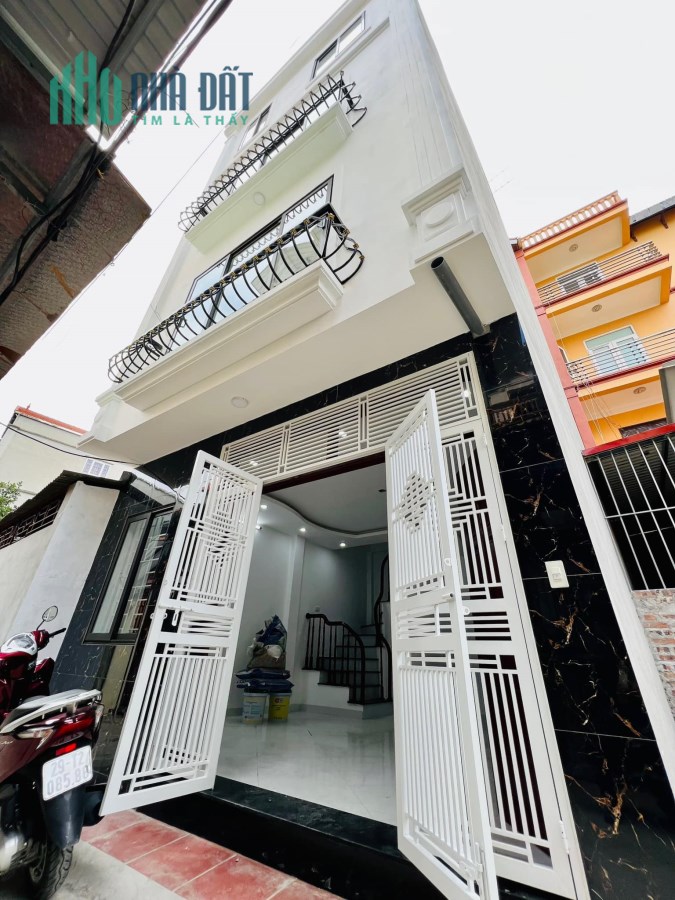 Chính chủ cần bán căn nhà vừa xây xong - nhà độc lập không ở đến - 31m x 3 tầng, 4 ngủ, 3ty300tr