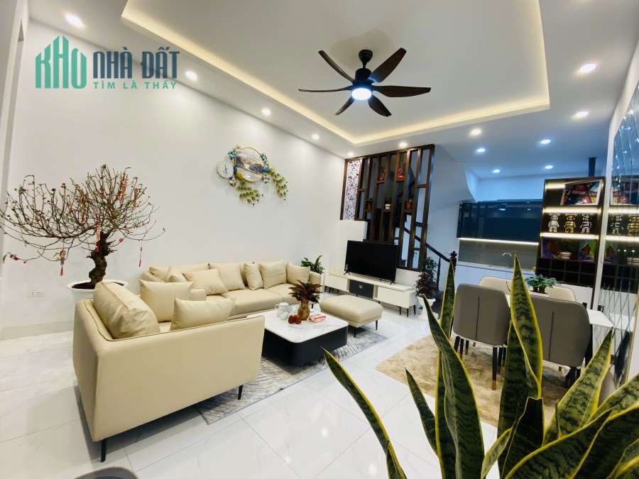 Bán nhà Thái Hà dân xây gần phố.cách 10m ô tô đỗ -ở sướng- full nội thất xịn xò như hình