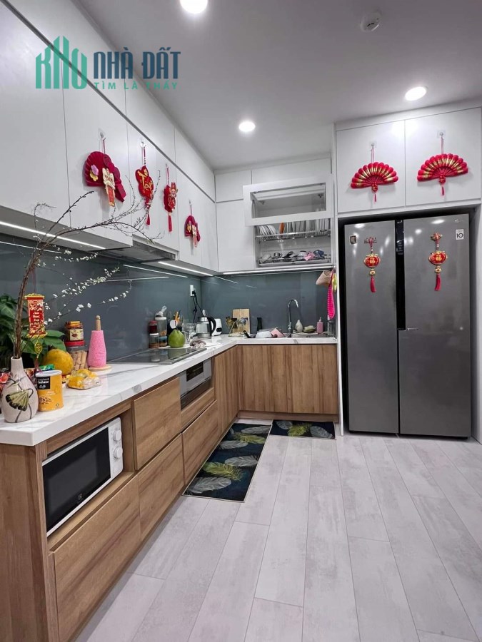 Nhà đẹp ở ngay Nguyễn Văn Cừ, lô góc, ô tô, 55m, 5 tầng mt 4,9, nhỉnh 7 tỷ
