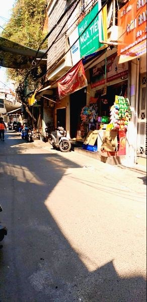 CHÍNH CHỦ CẦN BÁN NHÀ MẶT NGÕ RỘNG 5M CÓ VỈA HÈ 2 MẶT TRƯỚC SAU ĐỀU LÀ NGÕ Ô TÔ CHẠY QUA NHÀ DT: