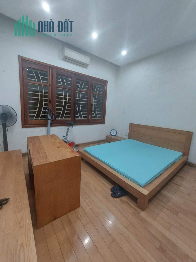 Bán nhà 32m 5 tầng Giang Văn Minh Ba Đình mặt tiền rộng full nội thất gỗ Lim giá chỉ 3.3 tỷ