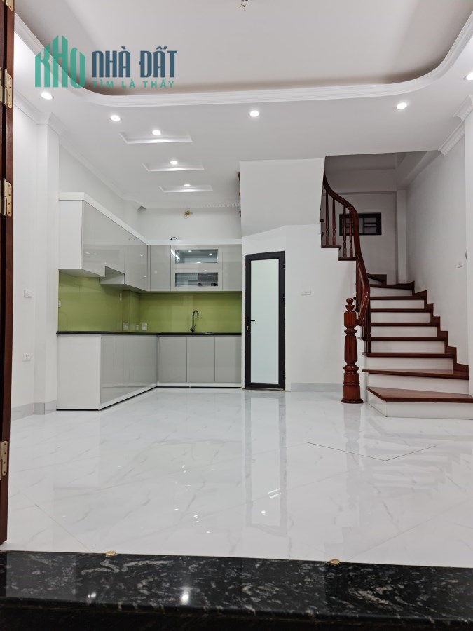 Bán nhà mới đẹp 33m 5 tầng 3 thoáng mặt tiền rộng Đê La Thành Ba Đình 4.6 tỷ ngõ thông dân trí cao