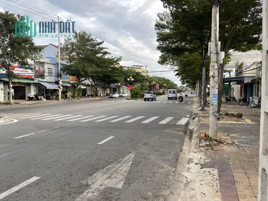 Cho thuê mặt bằng đất 2 mặt tiền đường trung tâm Thống Nhất 10x20m