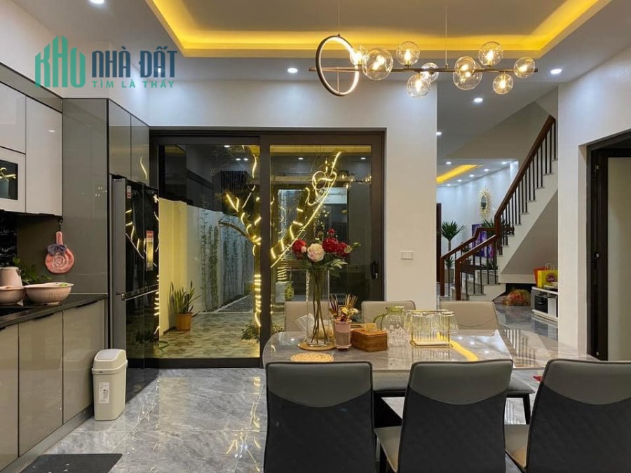 Bán nhà phố Trương Định, 32m2 , ô tô đỗ cửa, nhà đẹp ở ngay