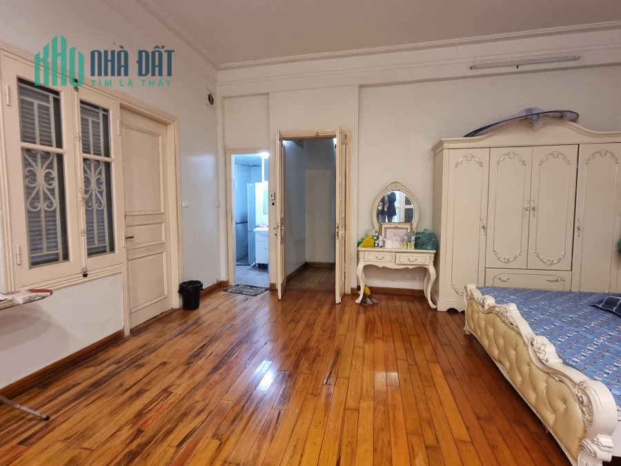 Bán biệt thự Làng Quốc Tế Thăng Long, Cầu Giấy, 3 Thoáng, Oto tránh, 220m2, 54 tỷ