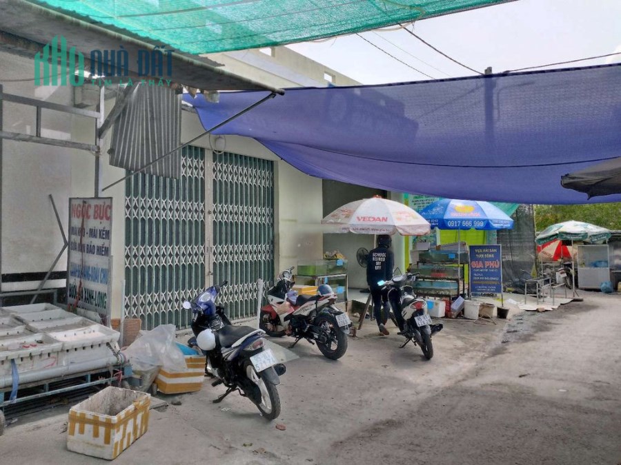 CHÍNH CHỦ CẦN BÁN CĂN NHÀ MẶT TIỀN NGAY TRUNG TÂM CHỢ NGÃ SÁU.