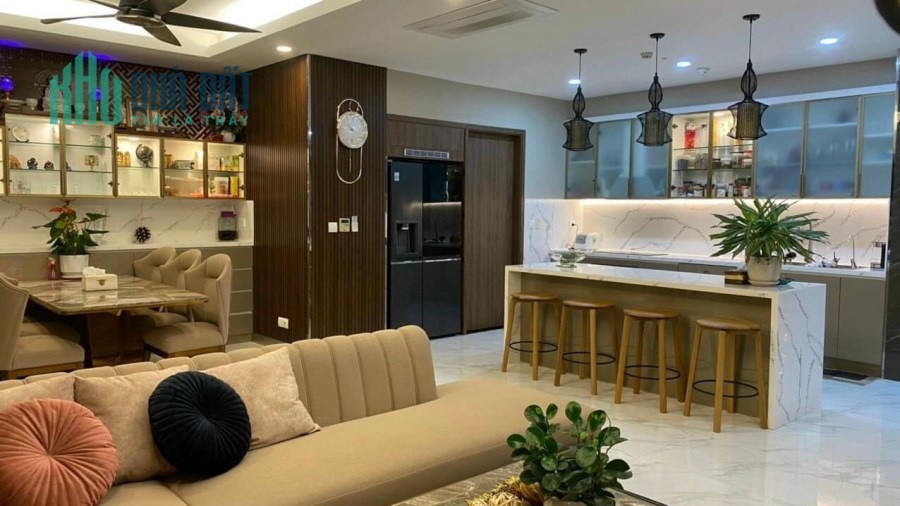 Nhà MTKD ngay sân bay, 95m2, ngang to 4.2m, 4 lầu Nguyễn Văn Công, tiềm năng, 18 tỷ.