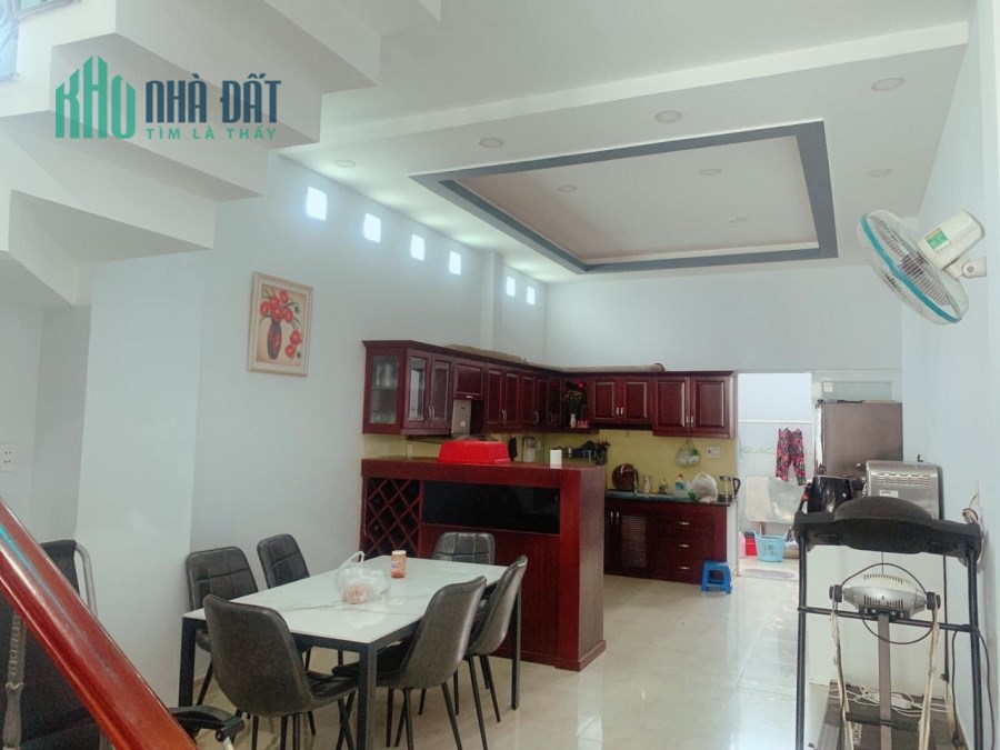 Bán gấp nhà mặt tiền Thạnh Lộc 31, quận 12, 100m2, 3T, chỉ 7 tỷ 600 triệu TL.