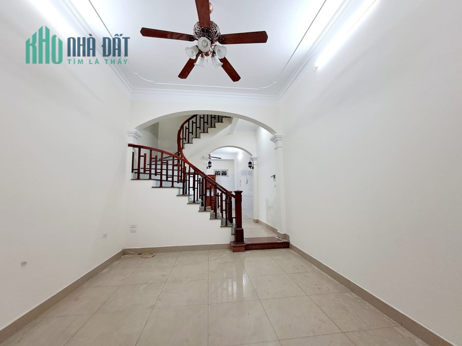 Bán nhà Thanh Trì - Nhà đẹp, thoáng sáng - 64m2 x 5 Tầng - Giá 5.6 tỷ