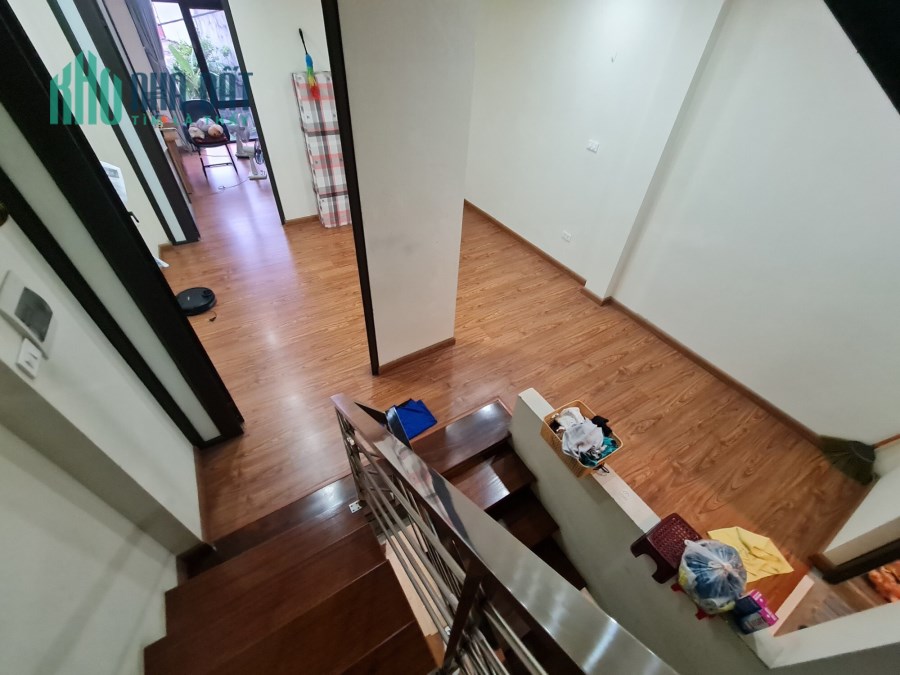 HƠN 3 TỶ CÓ NHÀ THƯỢNG THANH- LONG BIÊN 48M 4 TẦNG MT 4M Ô TÔ VÀO NHÀ, LÔ GÓC, 
LH 0981398926.