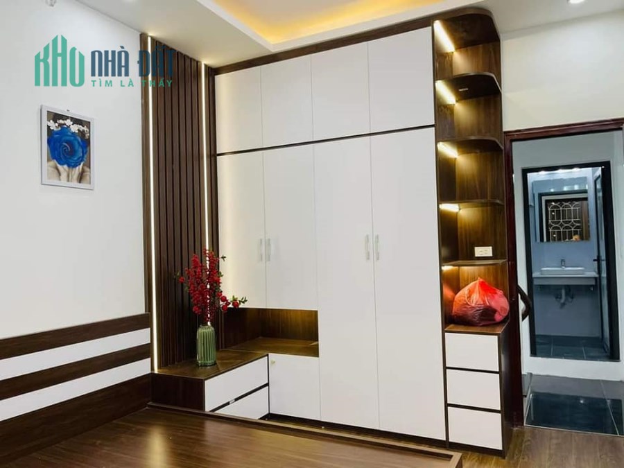 bán nhà phố Lĩnh Nam, 30m x 5 tầng ,Phân lô, ngõ 3 gác vào tận nhà