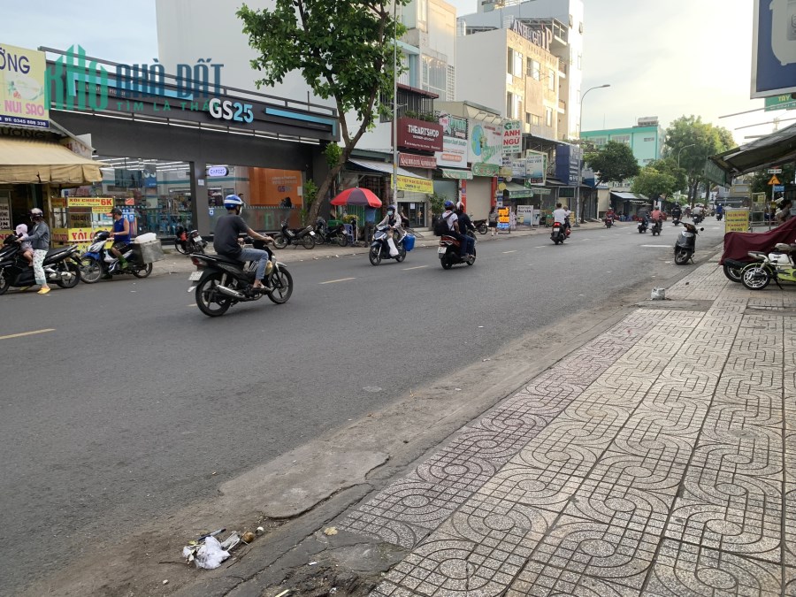 Bán nhà MT Cách Mạng Tháng 8, DT: 4.5/6.2x19m, 4 Tầng, 5PN,  hạ 21.9 tỷ