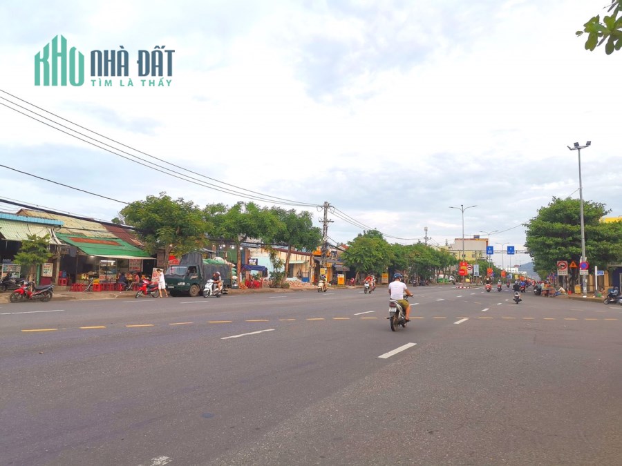 HÓT  HÓT HÓT VỚI 2,1 TỶ CÓ NGAY ĐẤT KIỆT Ô TÔ  ĐI RA NGUYỄN LƯƠNG BẰNG CHỈ VÀ BƯỚC CHÂN.
