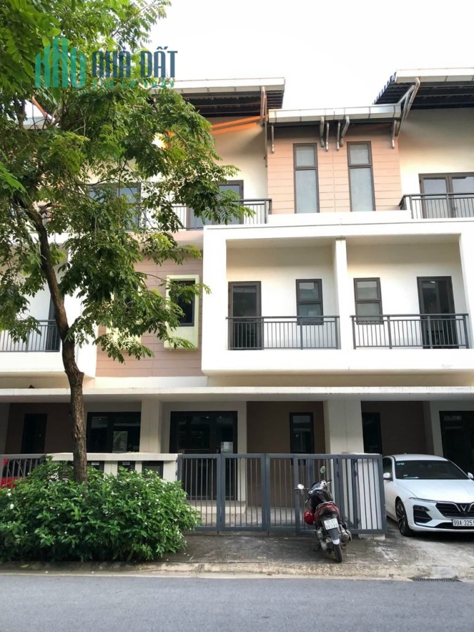 BÁN CĂN NHÀ 3 TẦNG SỊN SÒ GIÁ OMO TẠI CENTA VILLA KDT VSIP THÀNH PHỐ TỪ SƠN 098403948