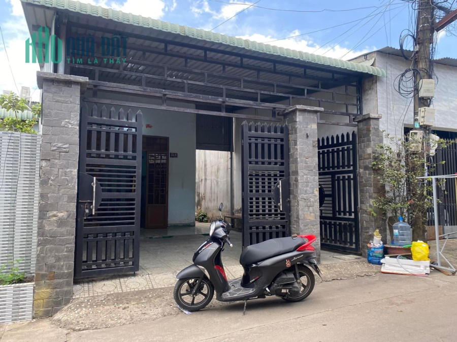 Cho thuê nhà sau hồ bơi Phương Nam, sân xe tải, 2pn chỉ 5tr