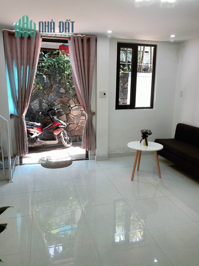 .Nhà Hoàng Diệu Chợ Mới, góc 2 mặt kiệt, 30m ra MT, 28m2, 2 tầng đẹp