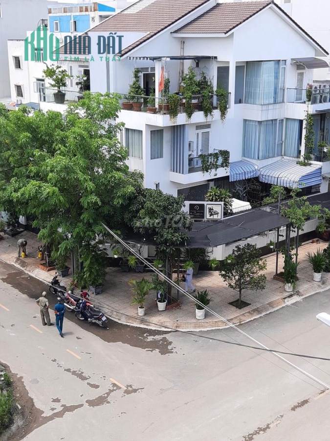 Bán Biệt Thự Khu Sân Bay P2 Tân Bình,130m2, Ngang Khủng 6.5m,4 Tầng, 34 tỷ.