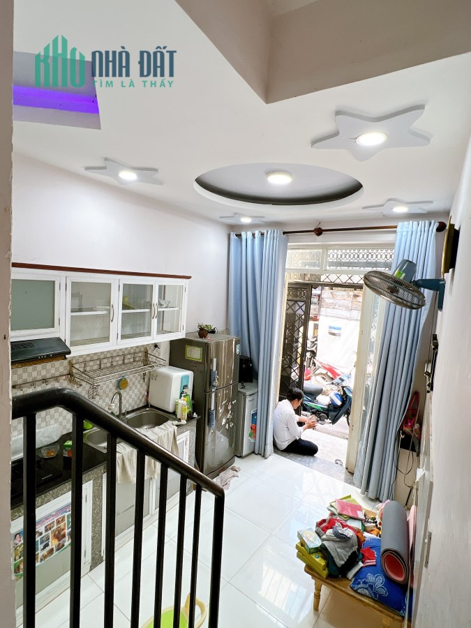 BÁN NHÀ RẺ ĐẸP BẾN VÂN ĐỒN 4 TẤM Q4
Hơn 2 tỷ..