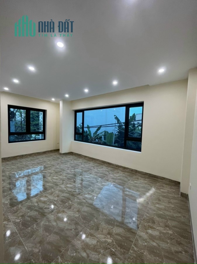 Bán nhà ở ngay kinh doanh, ô tô đỗ cửa,  Ngô Xuân Quảng Gia lâm  nhà 7 tầng thang máy  Dt 32m giá