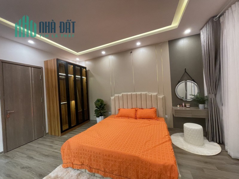 BÁN NHÀ CHỦ TỰ XÂY ĐƯỜNG LÁNG, TT CỦA CÁC TRƯỜNG ĐẠI HỌC, NGÕ THÔNG, GẦN 2 PHỐ, CHO THUÊ ĐỈNH. LH