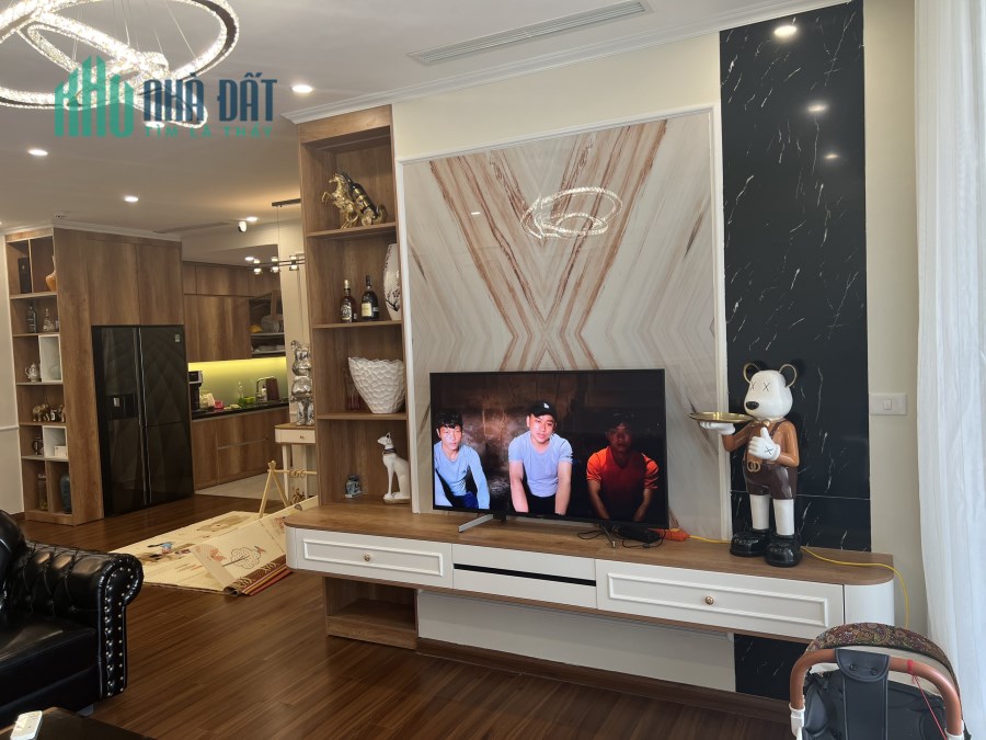 Chính Chủ cần bán căn hộ diện tích 112m2, 3 phòng ngủ, căn góc cửa hương đông, ban công đông bắc