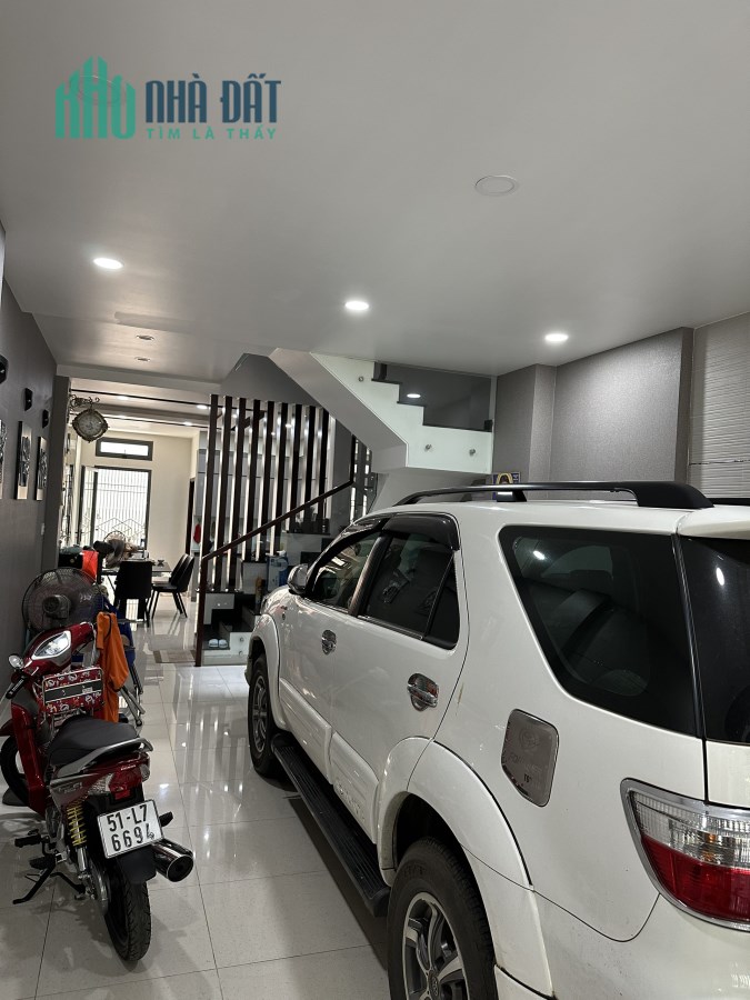 Bán nhà HXH đường Nguyễn Hữu Tiến Tân Phú, 64m2, 4x15.8, 2 tầng, 2PN, giá 6.2 tỷ TL