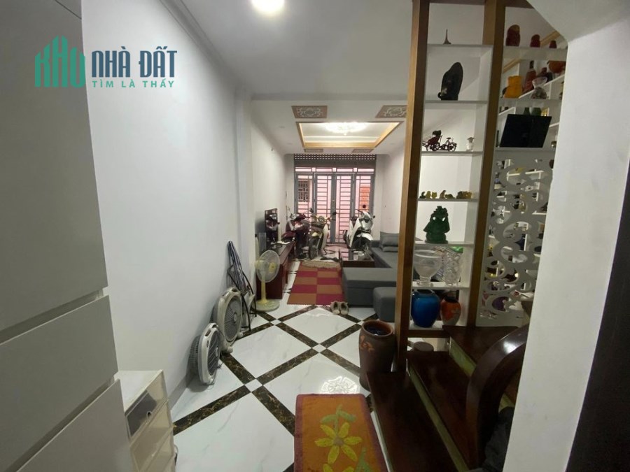 Bán nhà phố Quỳnh Lôi  , 35m2 x 5 ,Ô TÔ đỗ cửa, nhỉnh 4 Tỷ