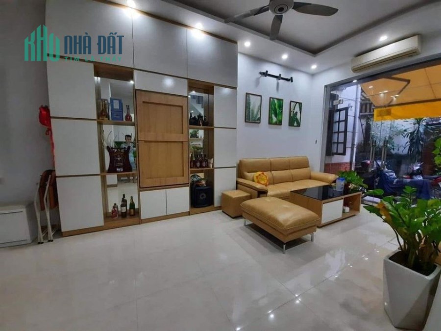 Bán nhà phố Quỳnh Mai , 35m2 x 5 tầng, nhà mới xây, nhỉnh 4 tỷ