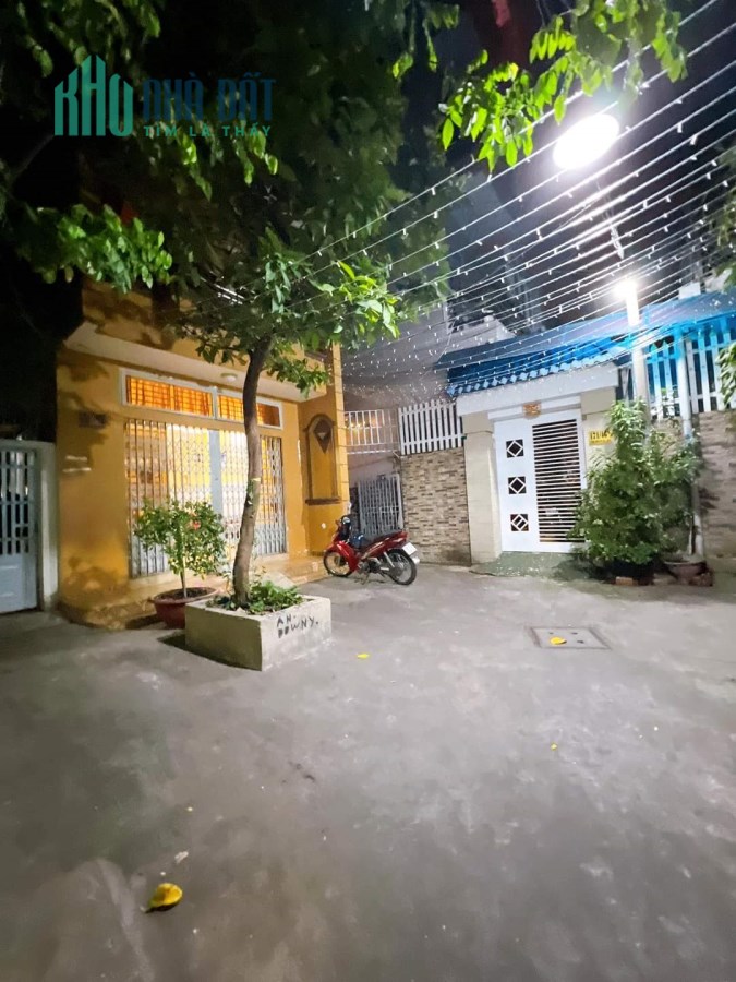 Bán nhà Rẻ Đẹp  hẻm Tôn Đản Q4 cách mặt tiền 45 m 
Ngang 3,85 x 13,5 m đúc 2 tấm có 90 triệu m