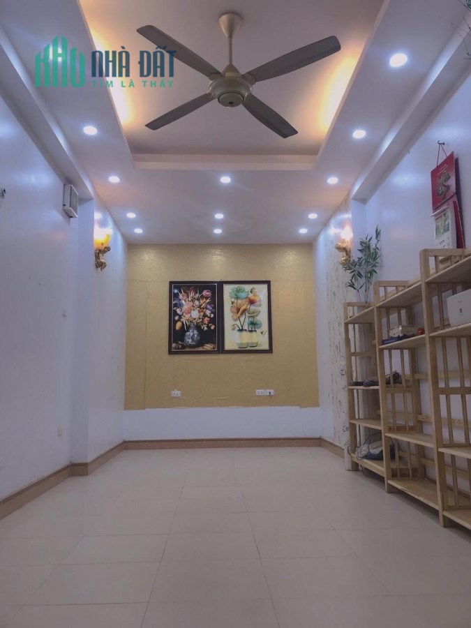 HOÀN KIẾM SIÊU HIẾM - CÁCH PHỐ PHAN CHU TRINH VÀI BƯỚC CHÂN - Ô TÔ ĐỖ CỬA - PHÁP LÝ CHUẨN - NHÀ ĐẸP