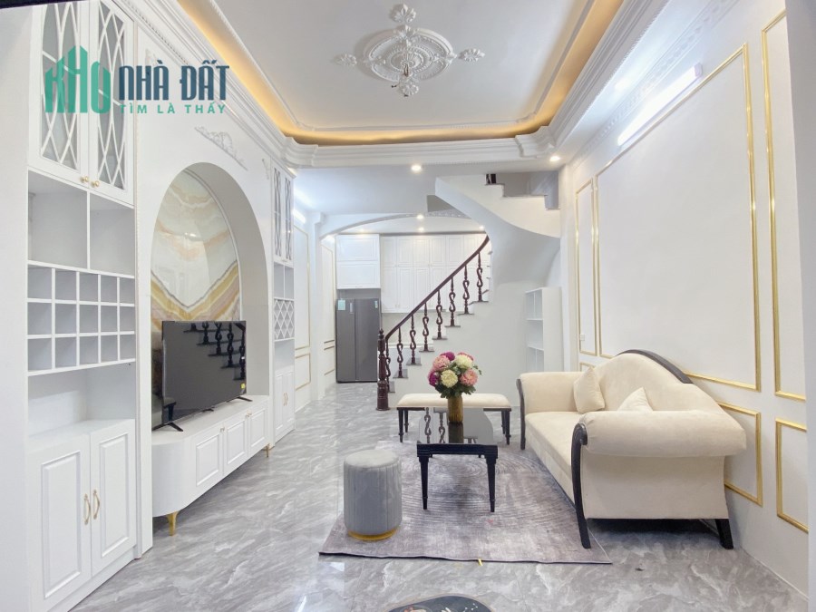 Bán nhà Tân Mai, Hoàng mai, 35m, 4T, 4PN, Mới koong, Full nội thất, KD.