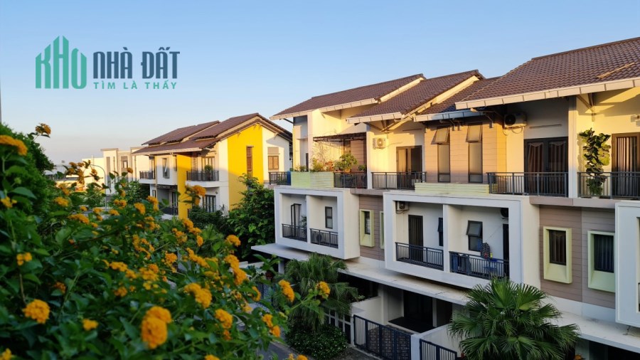 Cần tiền gấp, bán nhà 3 tầng giá hạt rẻ tại KDT Centa City Vsip Lh .0984039488