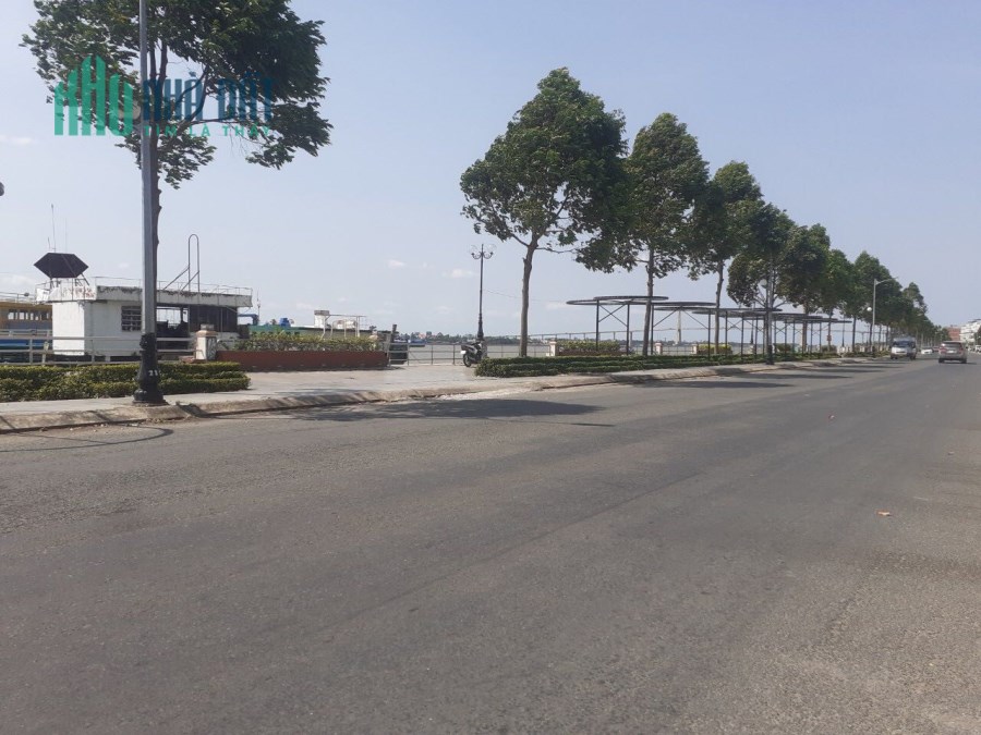 2 căn nhà 4 tầng đường Kè Sông Tiền,phường 6,TP. Mỹ Tho,Tiền Giang