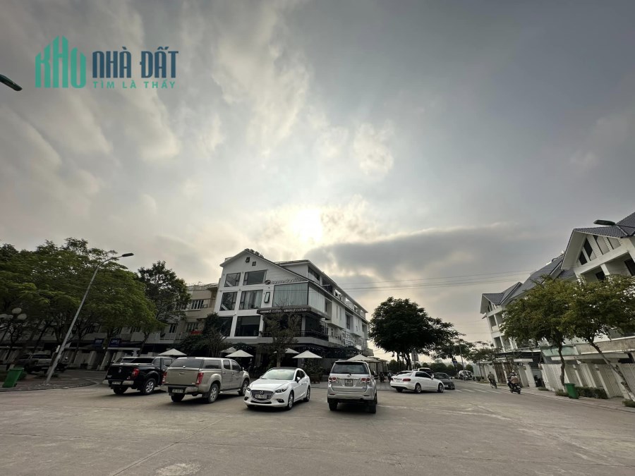 Cho thuê nhà xây thô và hoàn thiện khu A, B, C, D Geleximco chỉ từ 5tr/tháng. LH: 0975837666