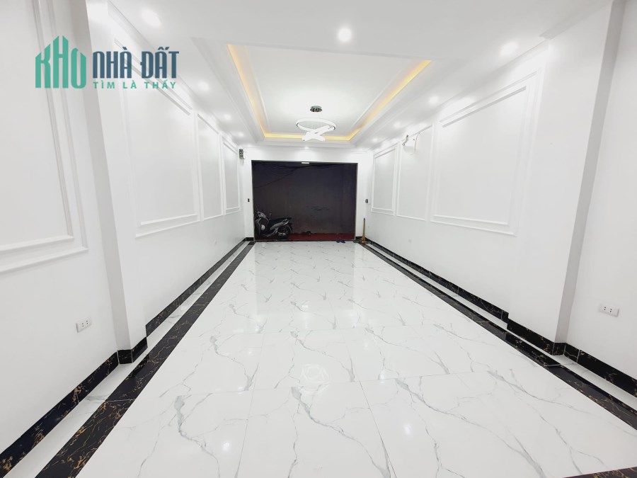 Cần bán nhà mặt phố Đại La, Hai Bà Trưng, 65m2, MT 5,5m, giá chào 18 tỷ, kinh doanh sầm uất