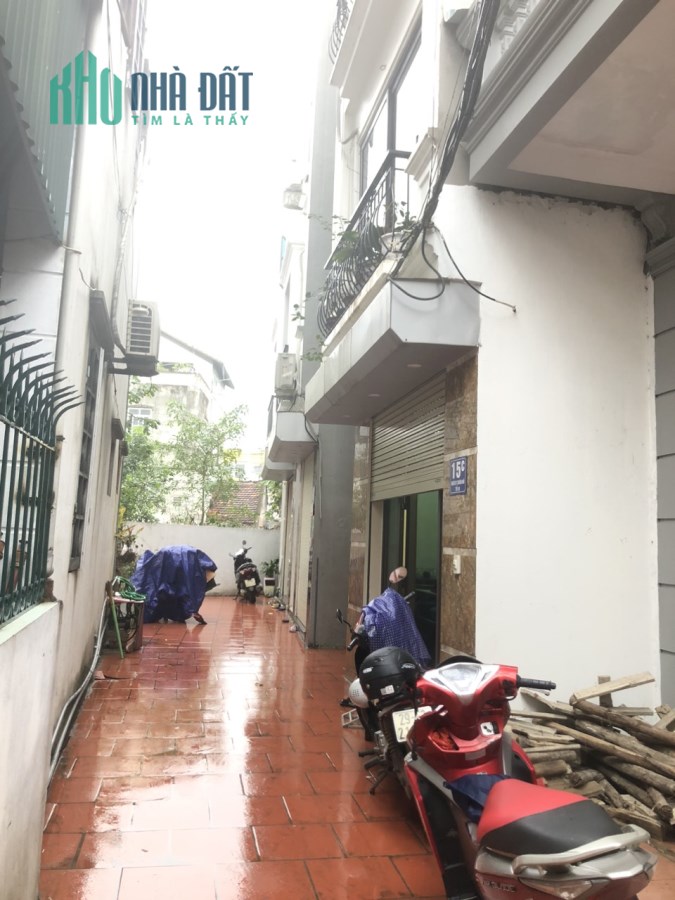 Bán gấp căn nhà phố Bát Khối cực hiếm, 30 m2, 4T, MT 4 m, chỉ 2,5 tỷ.