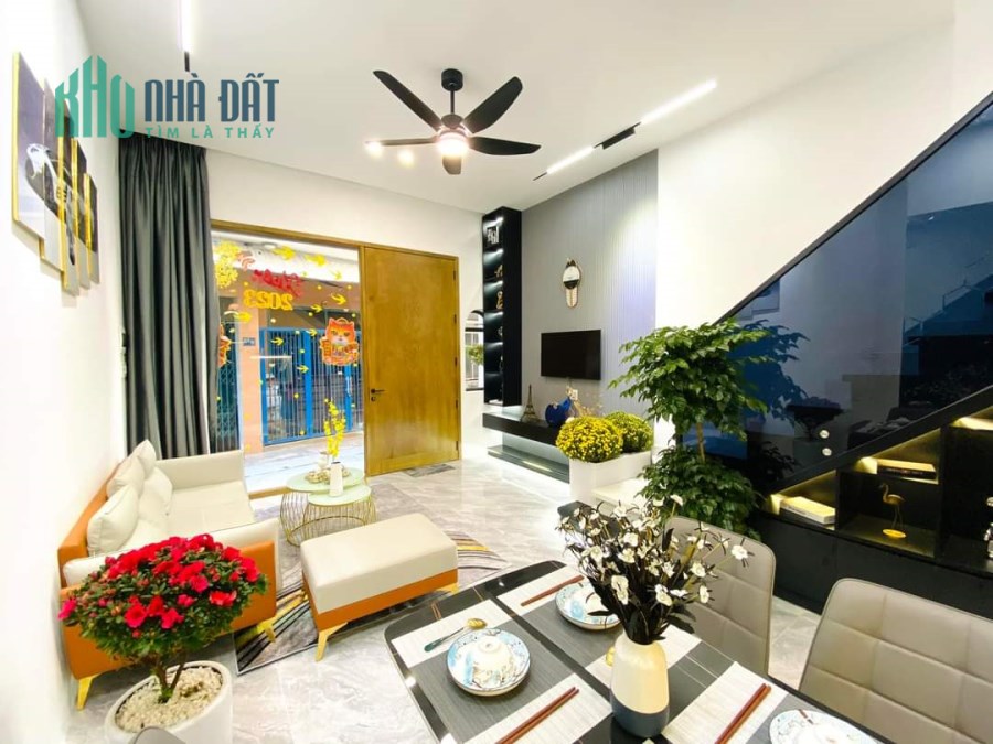 .Nhà đường 3 tháng 2 gần Đống Đa, kề mặt tiền, Ô tô đậu, 42m2, 3 mê, mới đẹp