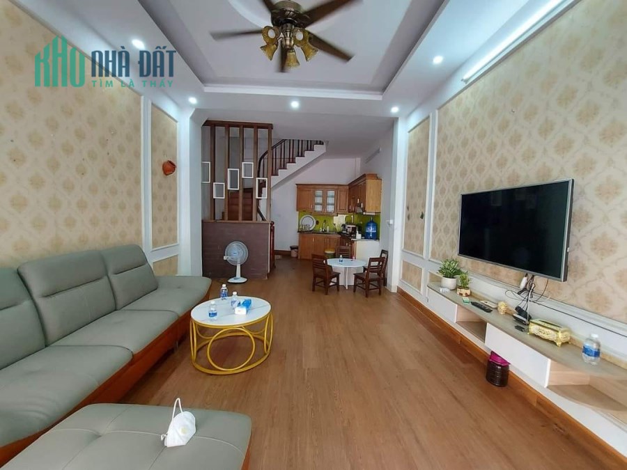 Cho thuê nhà nguyên căn ở Trần Phú, Hà Đông ô tô đõ cửa kinh doanh spa, giá thuê 14tr/ tháng.