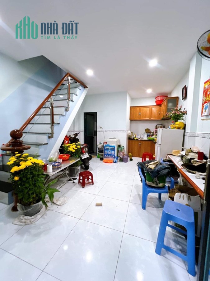 Bán nhà đẹp Rẻ Ngang 4.2 x7 đúc 2 tấm Tôn Thất Thuyết Q4