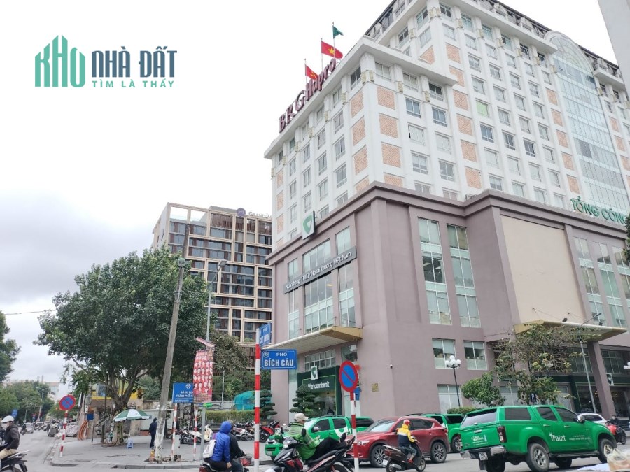 Bán nhà mặt phố Cát Linh, Vị trí hiếm, Sổ vuông, 60m2, MT 4,5m, 31 tỷ