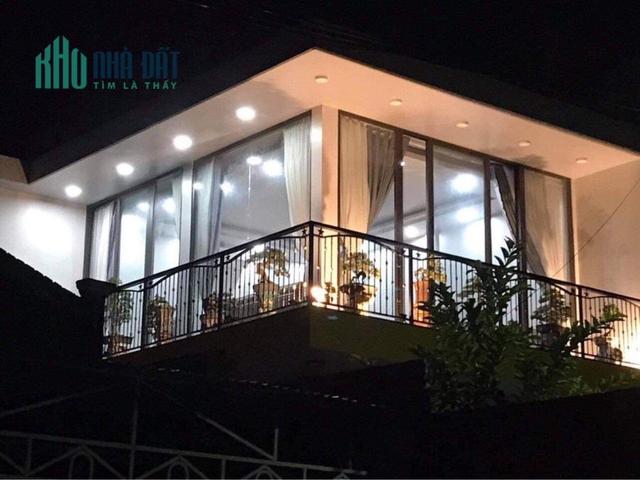 GẤP BÁN GIÁ SỤP HẦM BIỆT THỰ NẰM NGAY TRUNG TÂM QUẬN CẨM LỆ
DT; 580m2 GIÁ CHỈ 8 TỶ hơn, LH