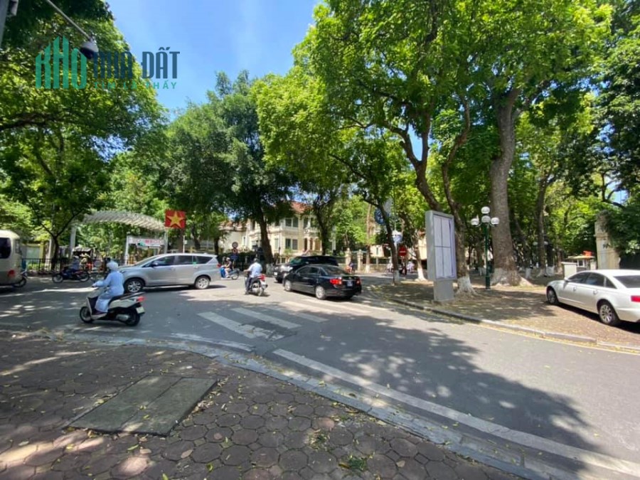 BÁN NHÀ MẶT PHỐ ĐẶNG TẤT - BA ĐÌNH. DT 61M. LÔ GÓC 2 MẶT TIỀN. GIÁ 26,5 TỶ