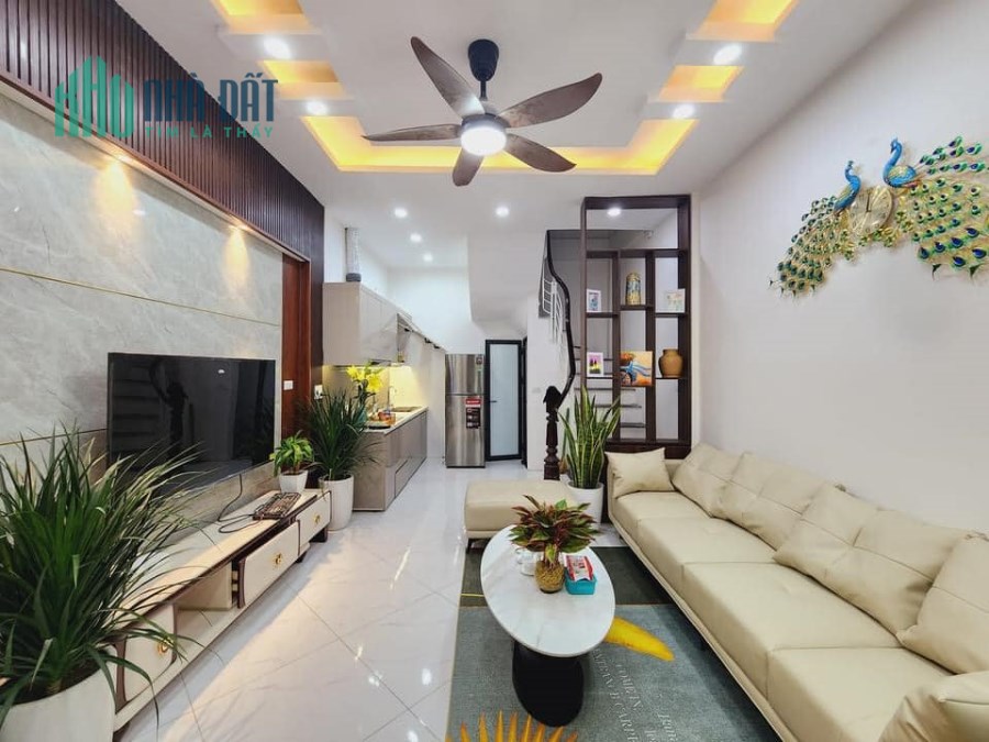 Bán nhà phố Tân Mai, 33 m2 x 5 , Phân Lô, Ô TÔ , Nhỉnh 3 Tỷ
