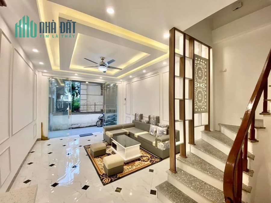 Bán nhà phố Tân Mai, 35m2 , Ô TÔ đỗ cửa, Nhà dân xây.