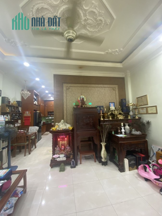 Bán nhà Đường 30 thang 4, Tân Phú 66m2 giá 5,8 Tỷ