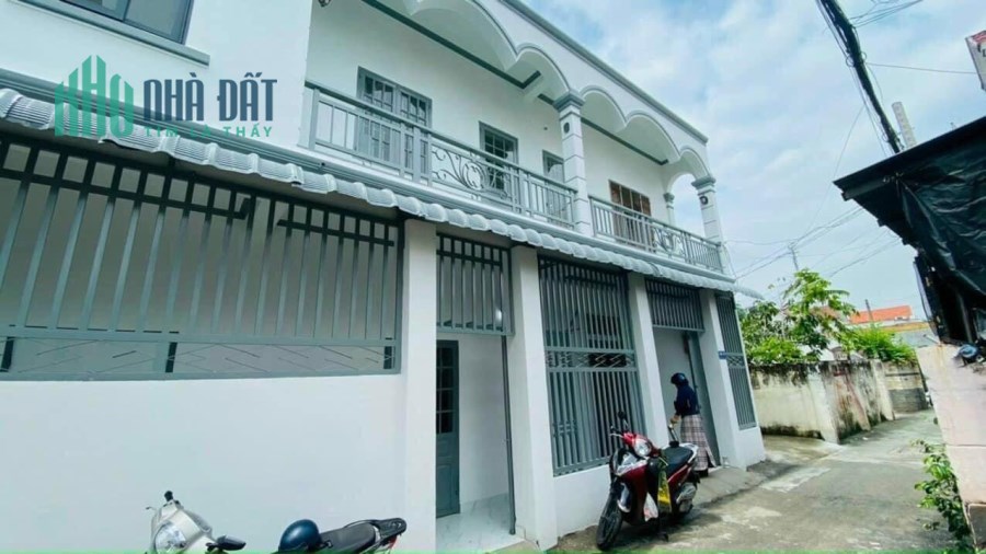 chính chủ bán nhà ha huy giap q12
nhà 1 lầu hẻm oto 
dt 12x5,5 gia 3350 tr
