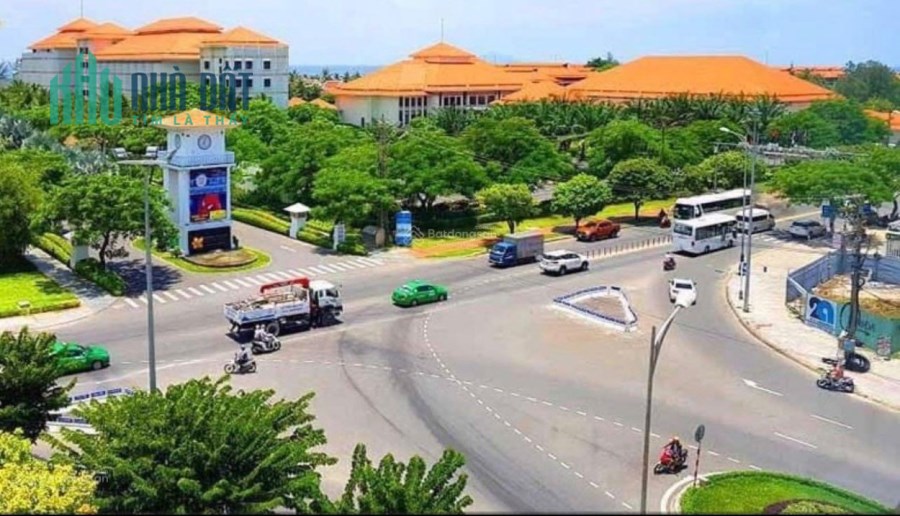 Mặt bằng kinh doanh 180m2, rộng 10m2 Hồ Xuân Hương
