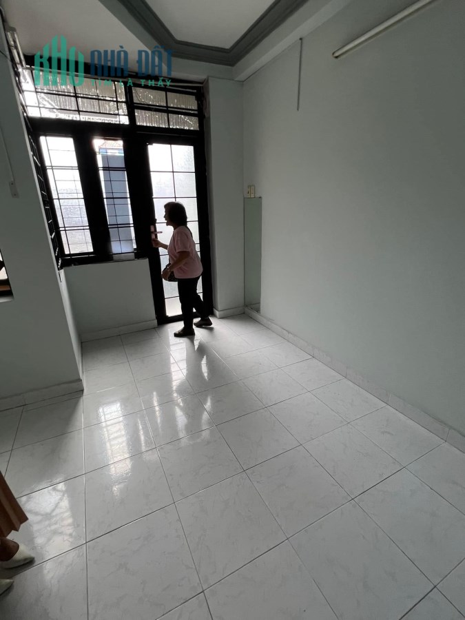 Nhà bán Tân Bình. MT Lạc Long Quân, nhỉnh 8ty
