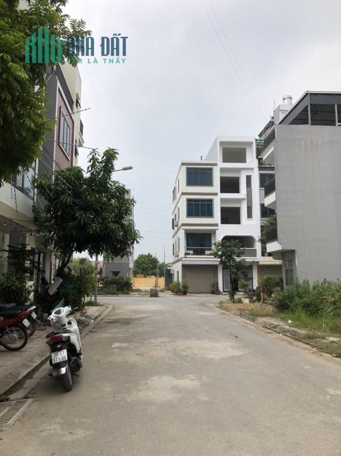 Bán đât TĐC Ngọc Thuỵ, ô tô tránh, 40m2, mặt tiền 4m, giá chỉ 5,2 tỷ.