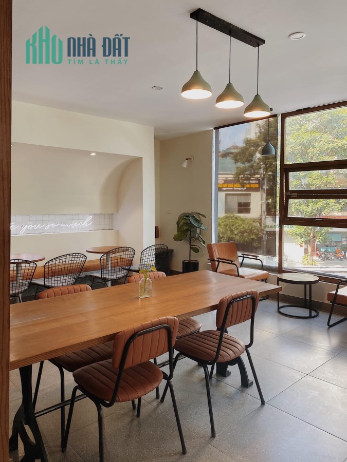 SANG NHƯỢNG LẠI QUÁN CAFE Ở HAI BÀ TRƯNG, HÀ NỘI.